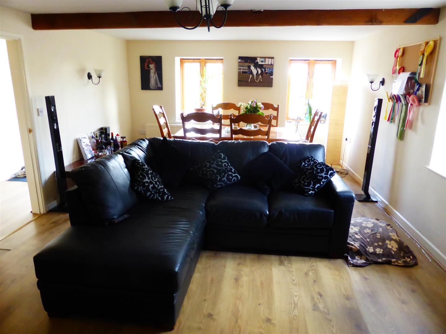LOUNGE/DINING ROOM